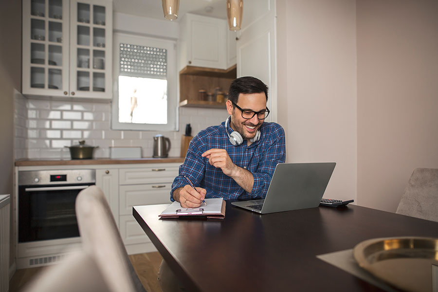 Remote and flexible work arrangements reduce barriers to work, contributing to economic equality.
Image: Shutterstock
